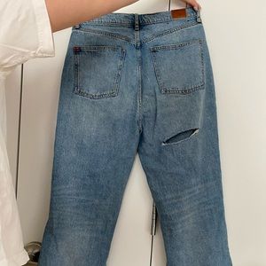 super flattering BDG jeans 👖 *distressed*